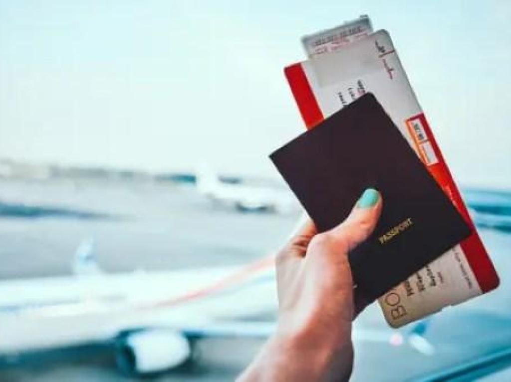 حجز تذاكر الطيران بأفضل سعر.. متى تحجز وكيف تتجنب الرسوم الخفية؟