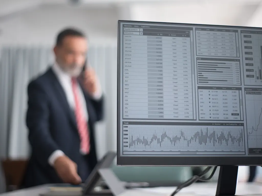 هيرميس للوساطة في الأوراق المالية.. خدمات التداول والبحوث للمستثمرين